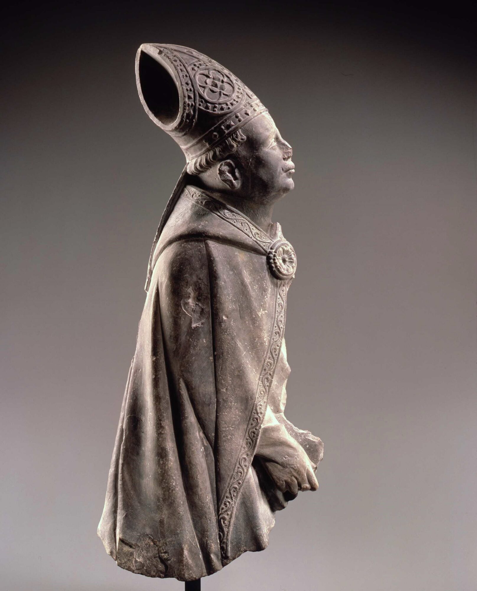 Fragment de monument Funéraire : Evêque - Galerie Brimo de Laroussilhe
