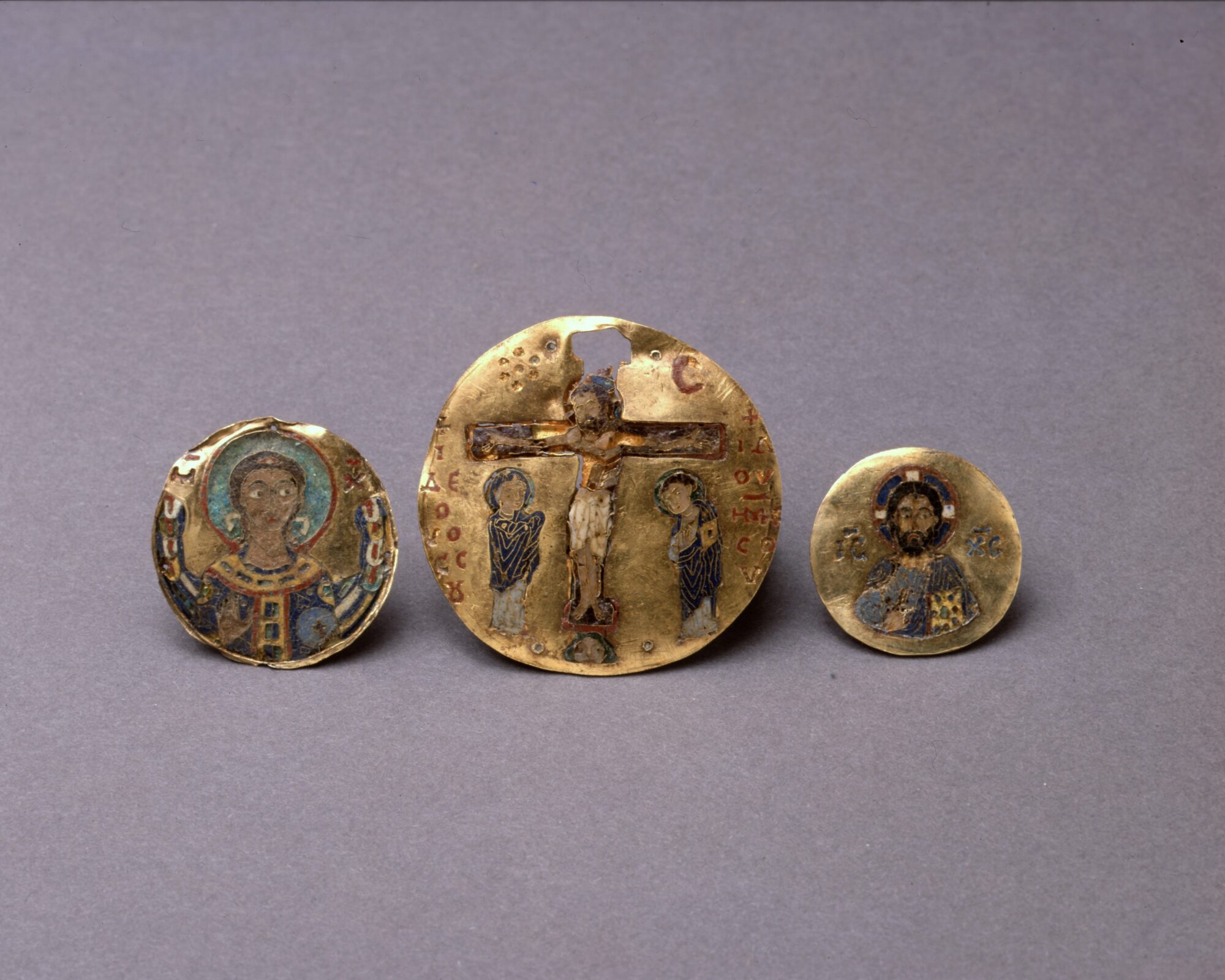 Archange saint Michel en buste; Crucifixion; Christ en buste bénissant - Galerie Brimo de Laroussilhe