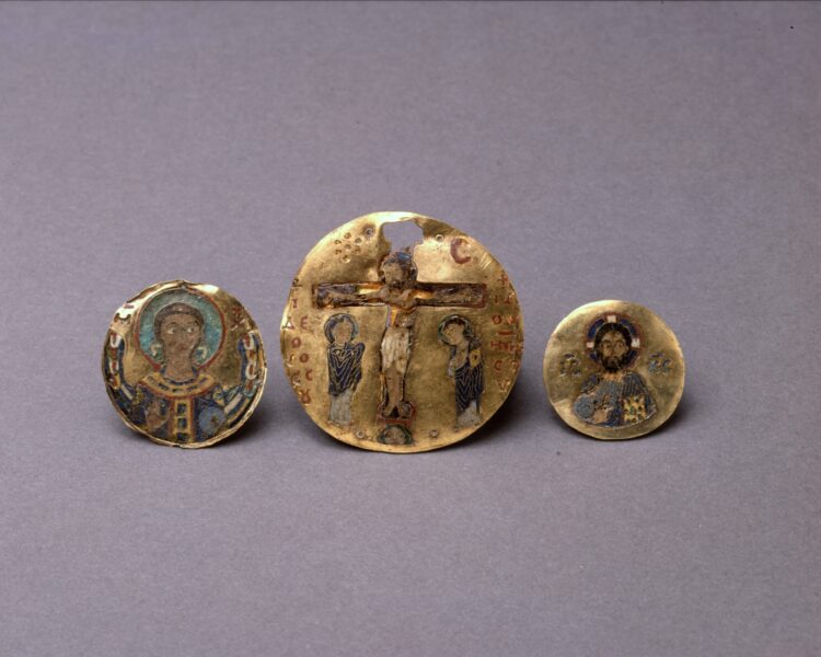 Archange saint Michel en buste; Crucifixion; Christ en buste bénissant - Galerie Brimo de Laroussilhe